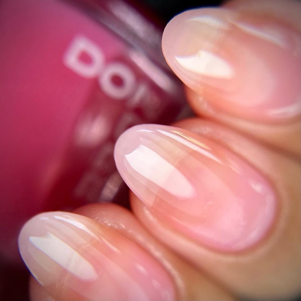 Watermelon Nails: la manicure più fresca dell'estate è ispirata al frutto simbolo della stagione 2 Watermelon Nails: la manicure più fresca dell'estate è ispirata al frutto simbolo della stagione