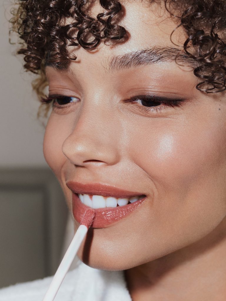 Whitney Peak e Chanel Beauty: la bellezza dell'estate si accende a Biarritz