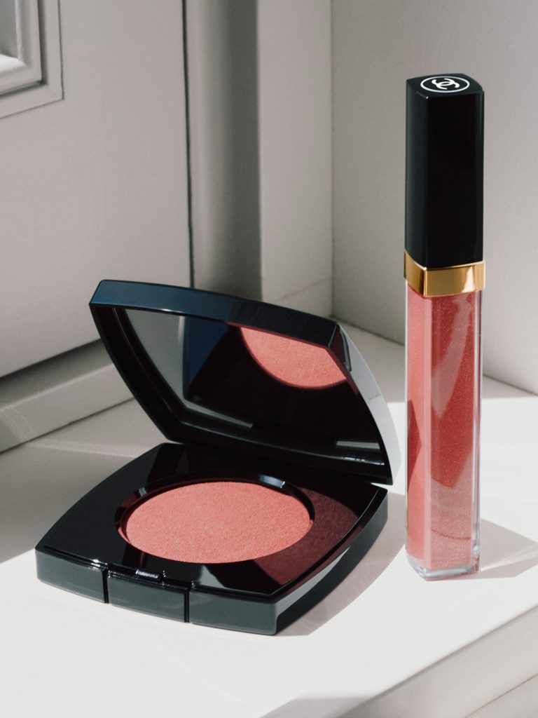 Whitney Peak e Chanel Beauty: la bellezza dell'estate si accende a Biarritz