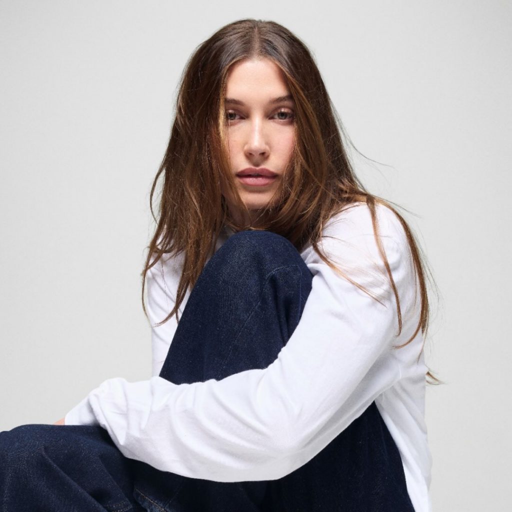 Gap X Hailey Bieber riportano il denim al centro della moda
