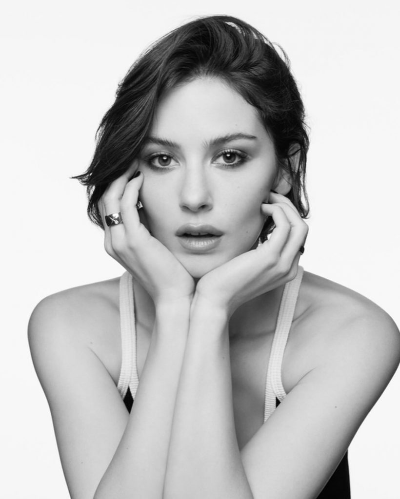 Gracie Abrams x Chanel: il nuovo volto di Coco Mademoiselle