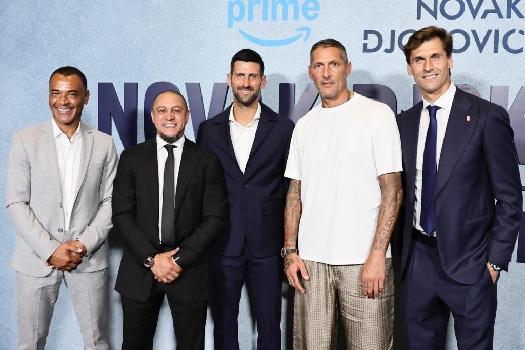 Novak Djokovic conquista New York: una première tra sport, moda e grandi icone 3 Novak Djokovic conquista New York: una première tra sport, moda e grandi icone