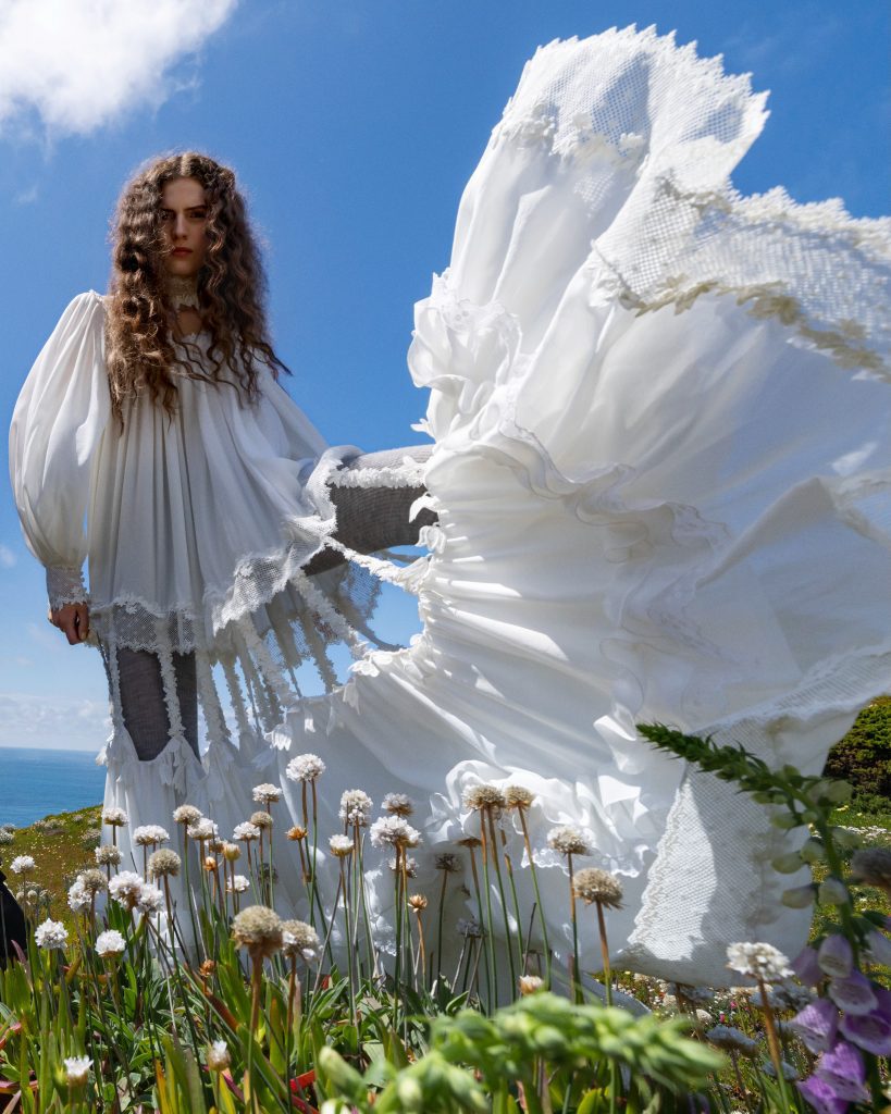 Chloé celebra una femminilità autentica nella campagna Winter 2026 firmata da Chemena Kamali