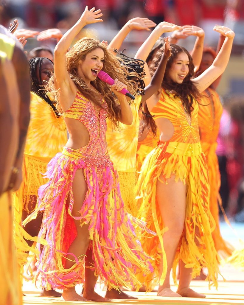 Shakira illumina il World Cup Halftime Show con un capolavoro couture firmato Roberto Cavalli