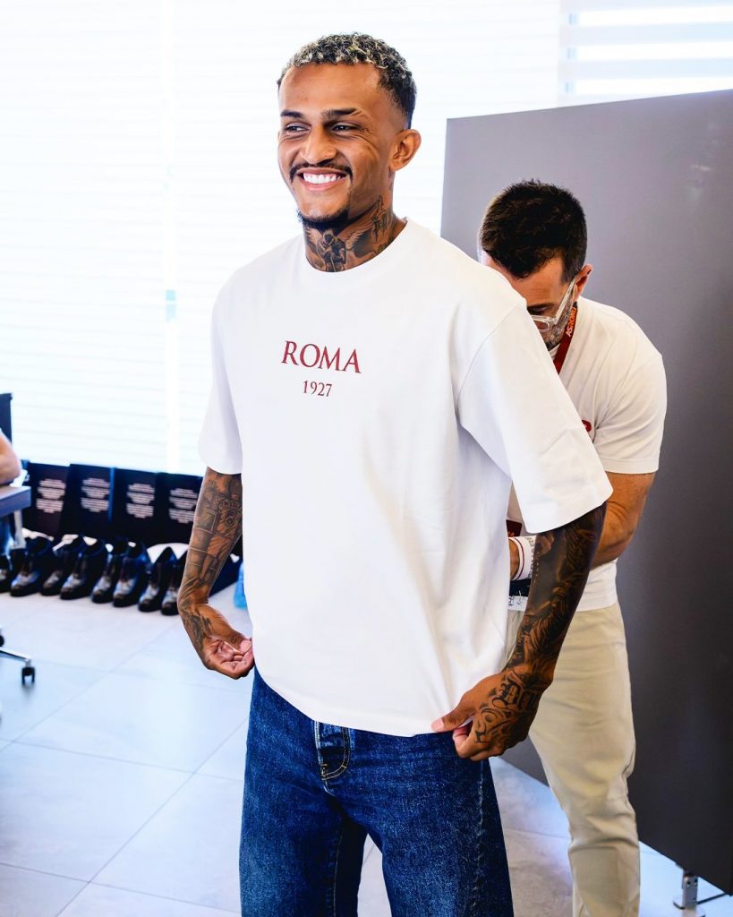 L'eleganza scende in campo: Dsquared2 vestirà l'AS Roma 1 L'eleganza scende in campo: Dsquared2 vestirà l'AS Roma