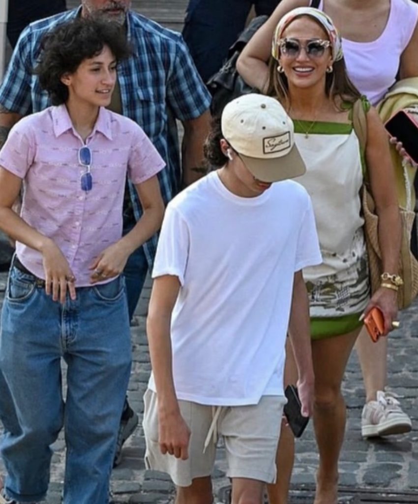 Jennifer Lopez riscopre la magia di Roma tra famiglia e Dolce Vita
