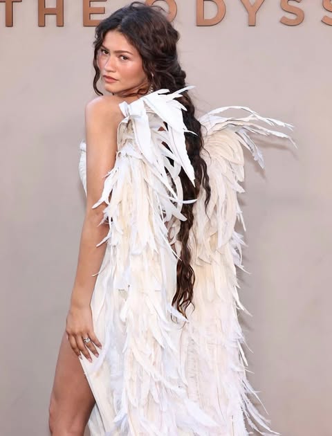 Zendaya firma a New York uno dei suoi red carpet più straordinari