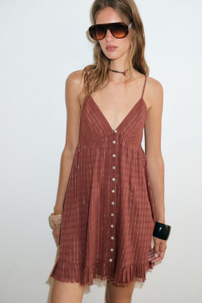 Il mini dress Zara a righe che vogliamo già nella nostra wishlist