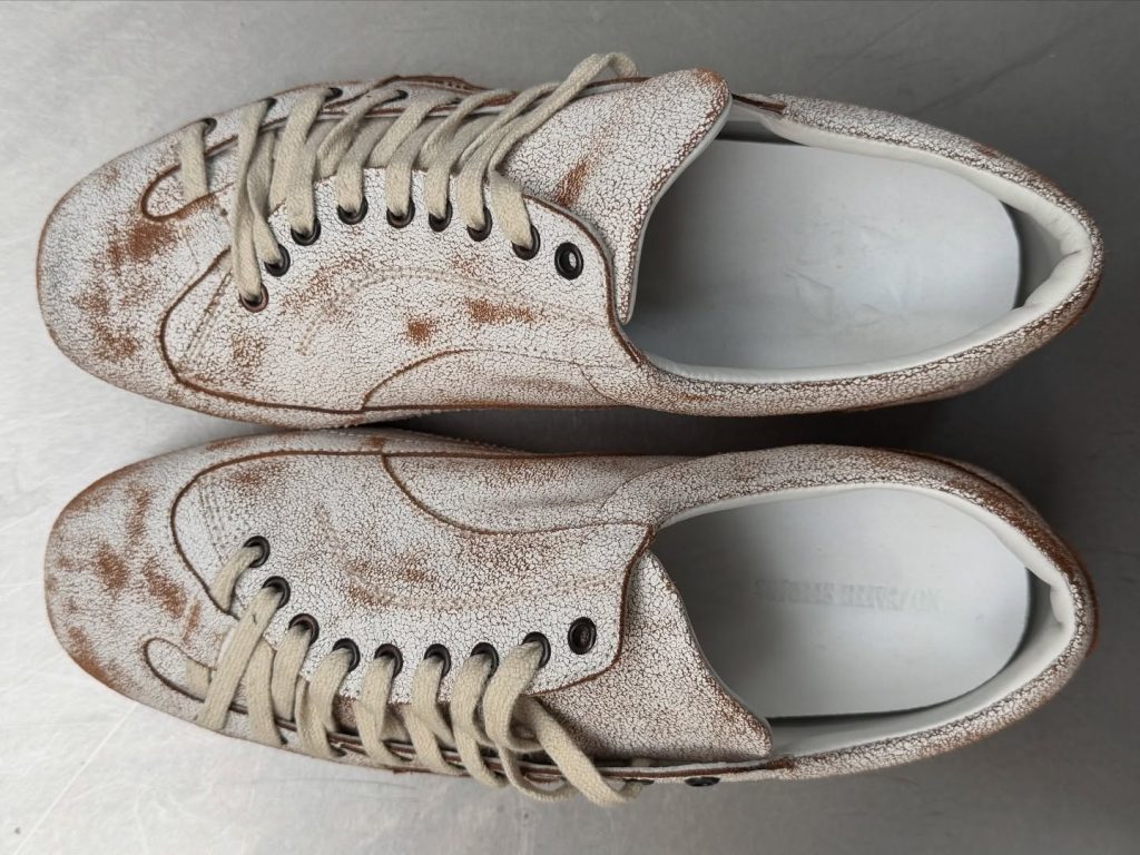 La sneaker bianca che sembra già avere una storia: NO/FAITH STUDIOS Football Sneaker 1 La sneaker bianca che sembra già avere una storia: NO/FAITH STUDIOS Football Sneaker