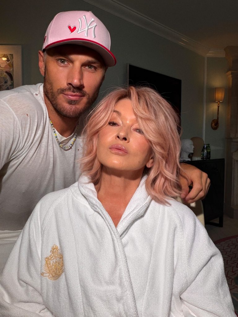 Martha Stewart cambia look: il rose gold firmato Chris Appleton è la sorpresa beauty dell'estate 1 Martha Stewart cambia look: il rose gold firmato Chris Appleton è la sorpresa beauty dell'estate