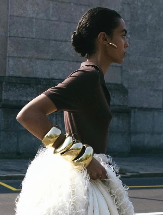 Più è grande, più è fashion: i gioielli oversize conquistano l’autunno 1 Più è grande, più è fashion: i gioielli oversize conquistano l’autunno