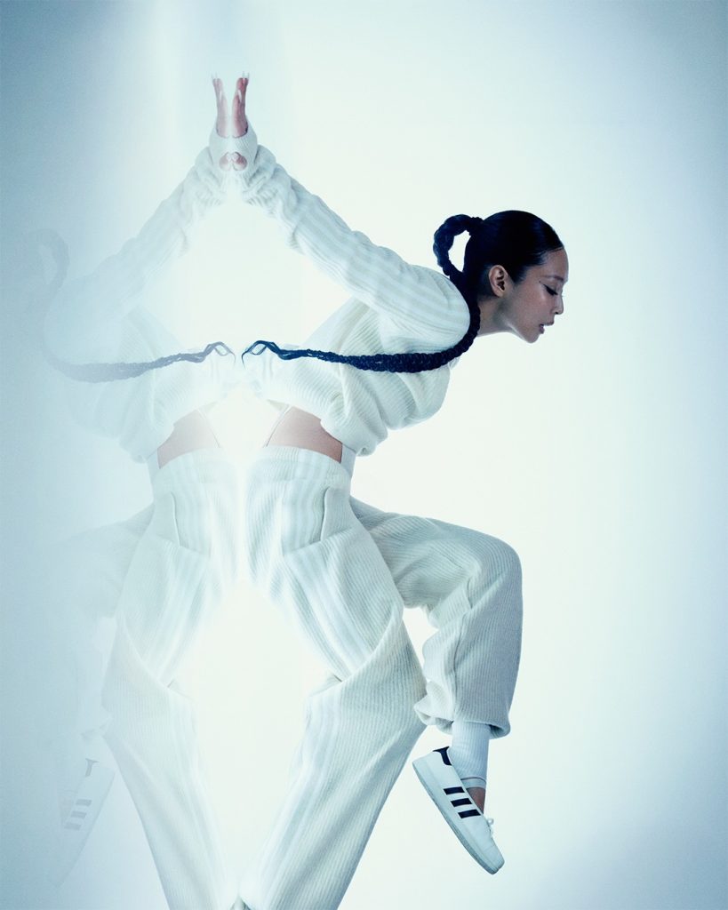 Adidas Originals by JENNIE: quando lo sportswear incontra la grazia della danza 1 Adidas Originals by JENNIE: quando lo sportswear incontra la grazia della danza