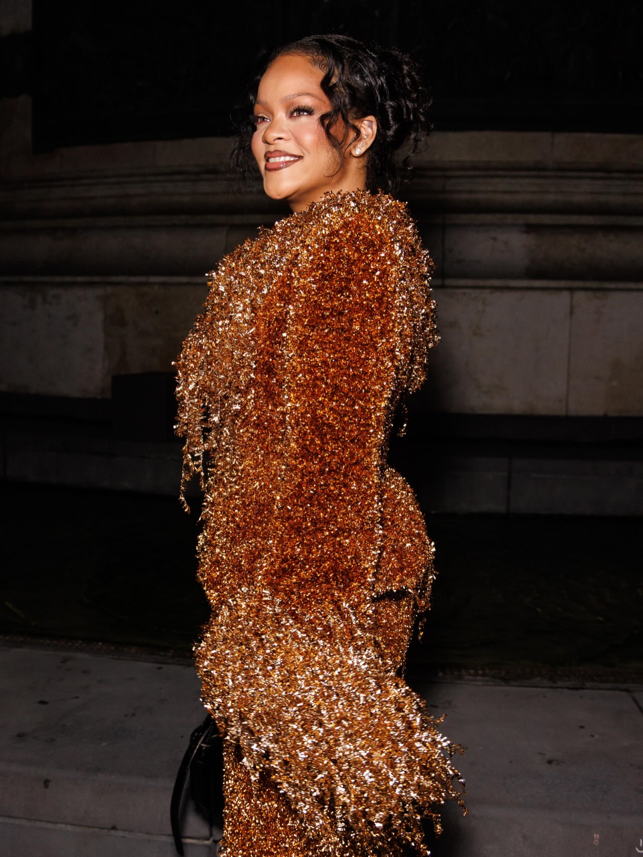 Beautiful Rihanna a Parigi, quando la moda diventa spettacolo