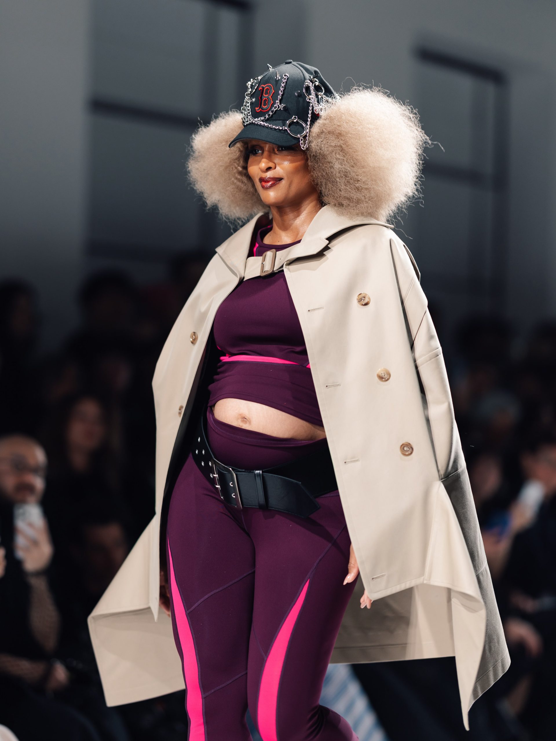 Ciara conquista la passerella di Parigi con il pancione: il sogno fashion diventa realtà 4 Ciara conquista la passerella di Parigi con il pancione: il sogno fashion diventa realtà