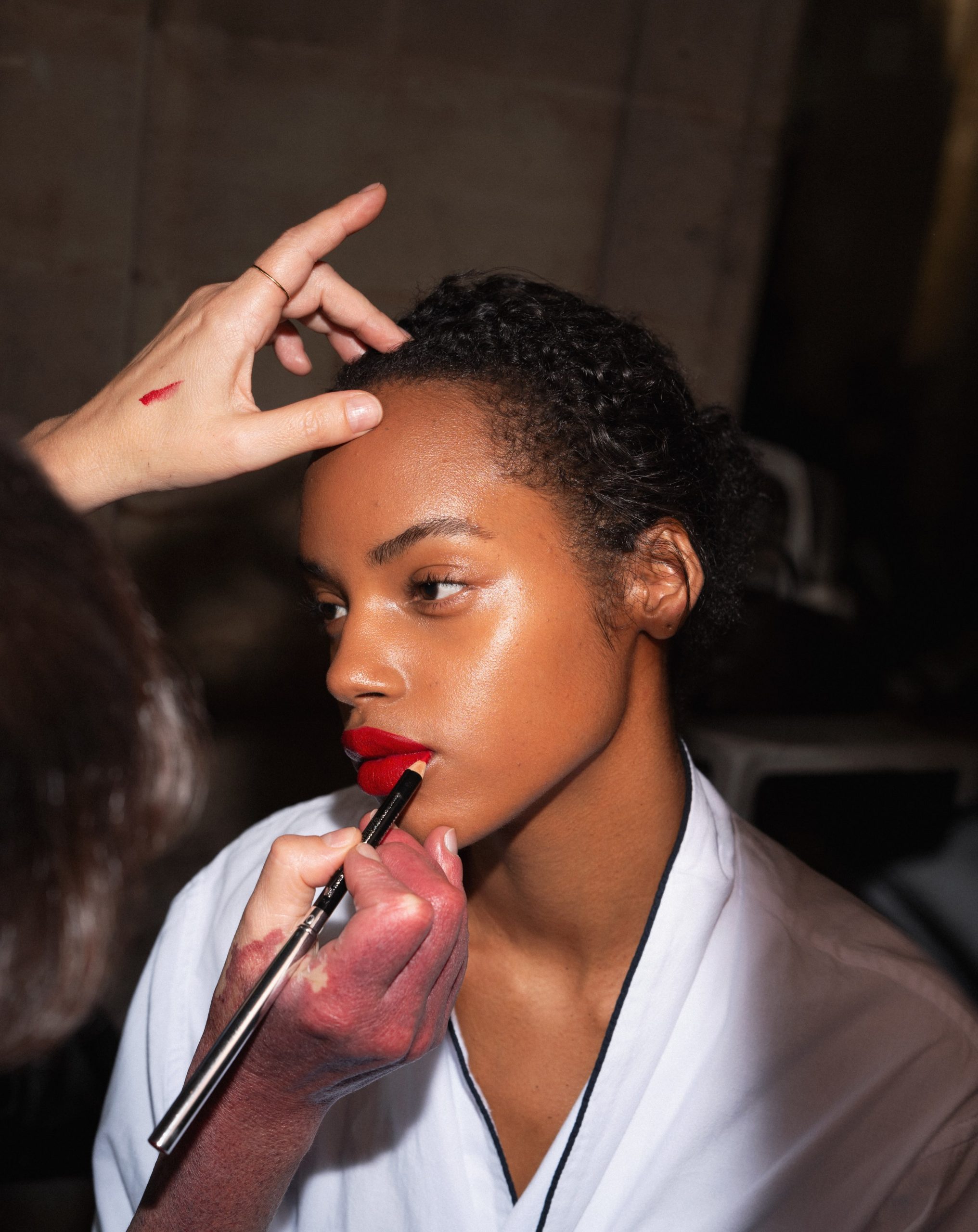 Red is the new nude: il rossetto rosso riconquista la bellezza