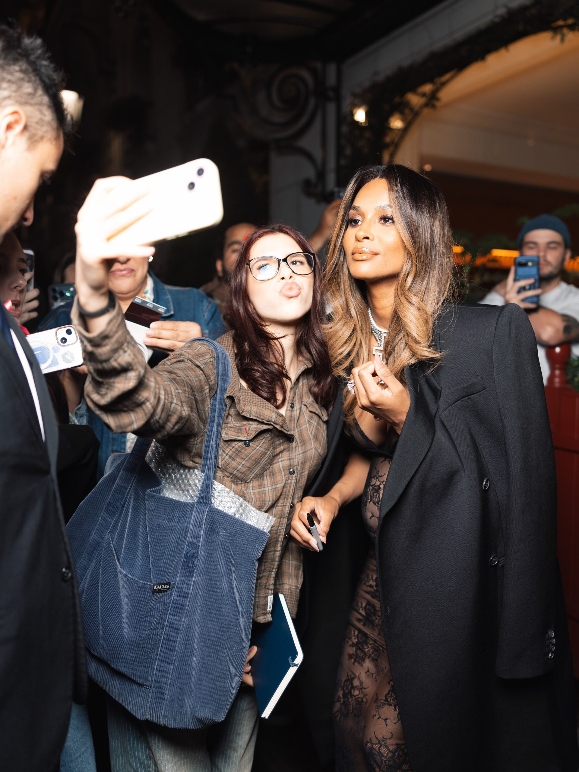 Ciara conquista Parigi: eleganza e glamour alla BOF 500 Gala 2 Ciara conquista Parigi: eleganza e glamour alla BOF 500 Gala