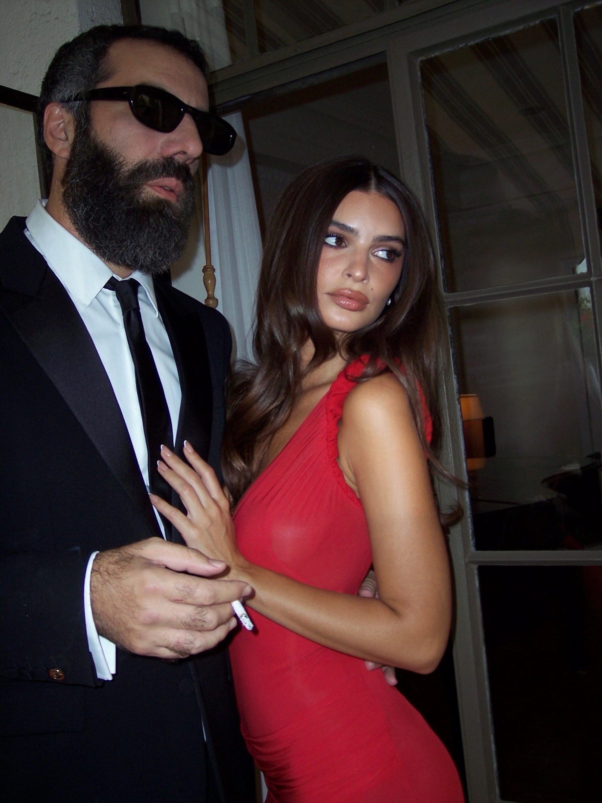Emily Ratajkowski, una diva in rosso scarlatto all’Academy Museum Gala 2 Emily Ratajkowski, una diva in rosso scarlatto all’Academy Museum Gala