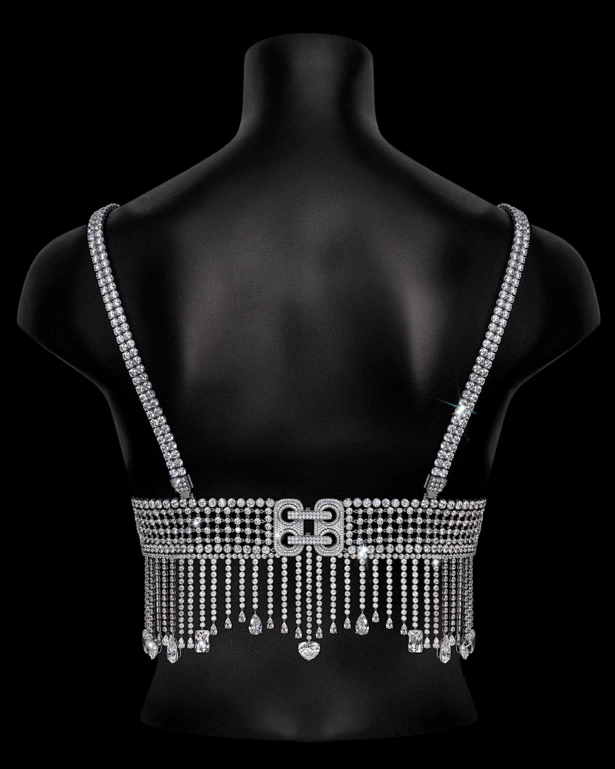 Kylie Jenner e il ritorno del Fantasy Bra: 50 milioni di dollari di luce, diamanti e meraviglia