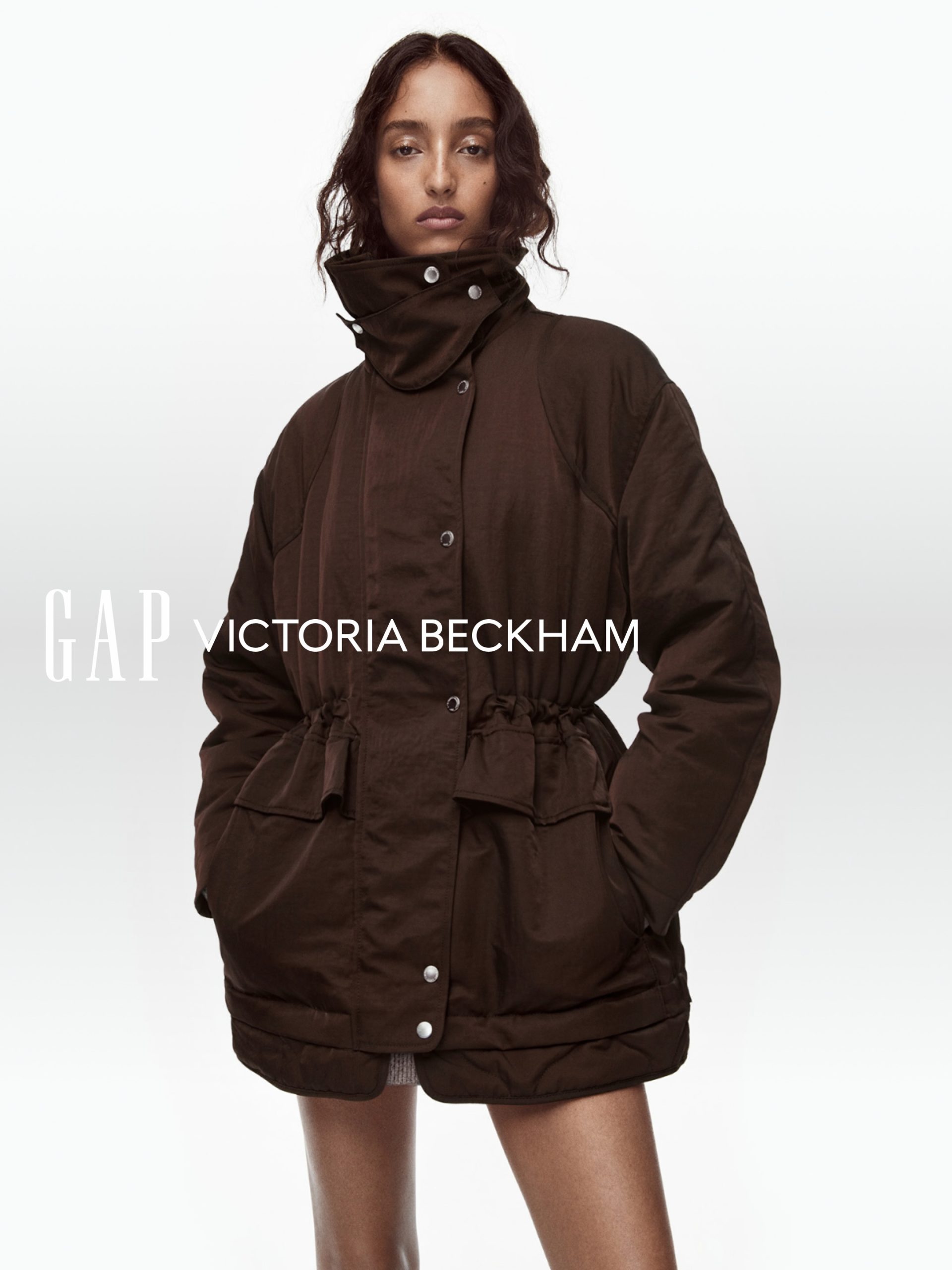 Victoria Beckham x Gap: la collaborazione che porta il quiet luxury nel guardaroba invernale