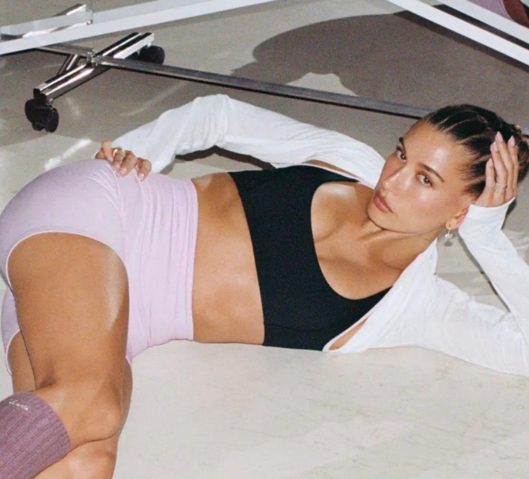 Hailey Bieber x Adanola: La danza incontra la moda