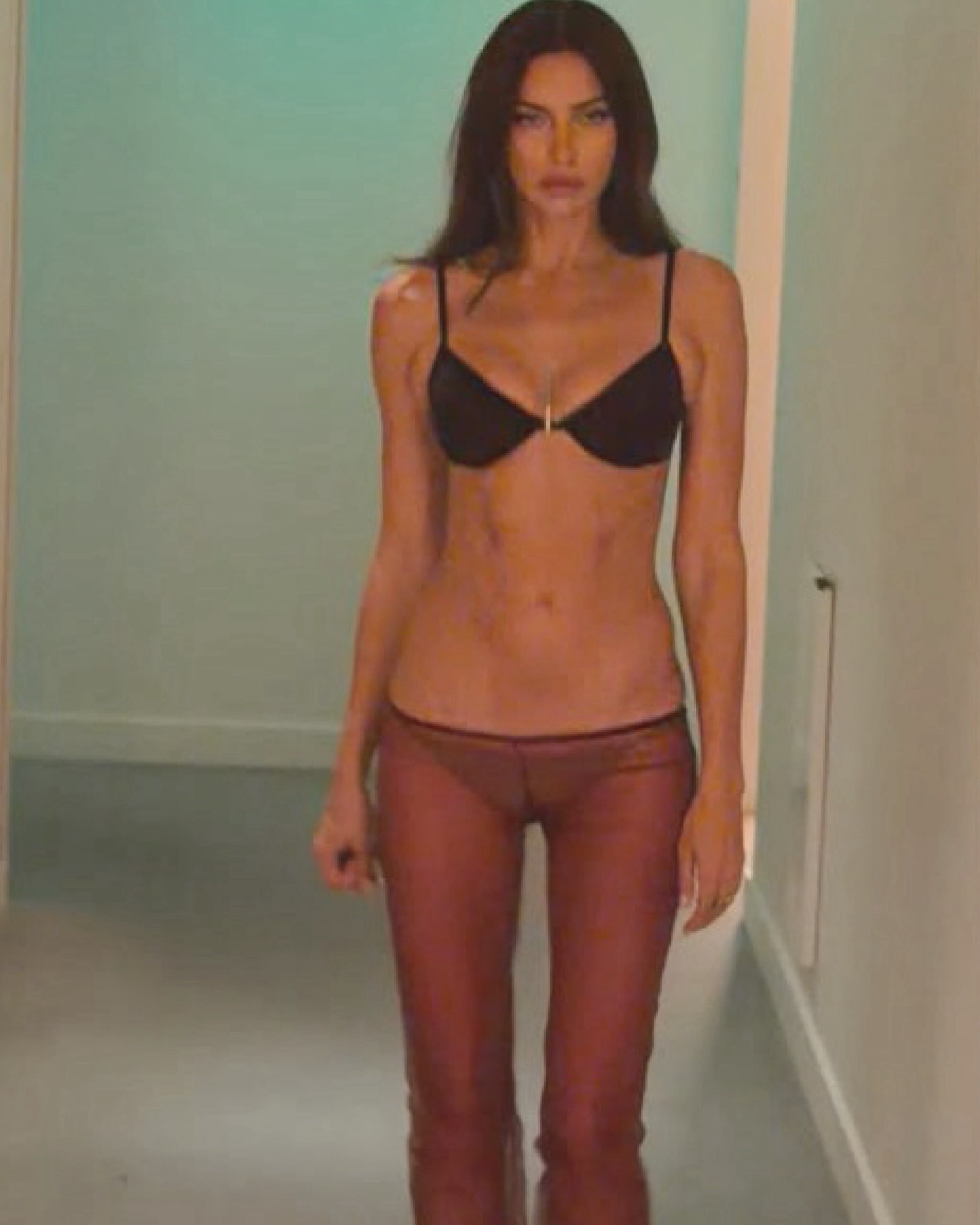 Irina Shayk, sensualità senza compromessi all’afterparty di Victoria’s Secret